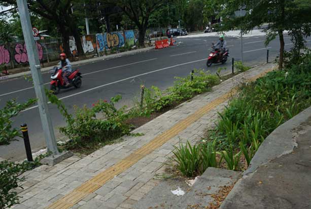 Jalan Metro Tanjung Bunga Ditambal Paving Block