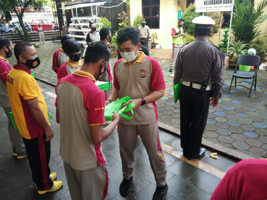 Kapolres AKBP Kadarislam Berikan Bingkisan Al Qur’an