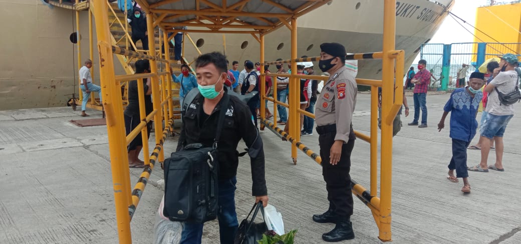 Awasi Prokes, Polres Pelabuhan Makassar Imbau Penumpang Kapal