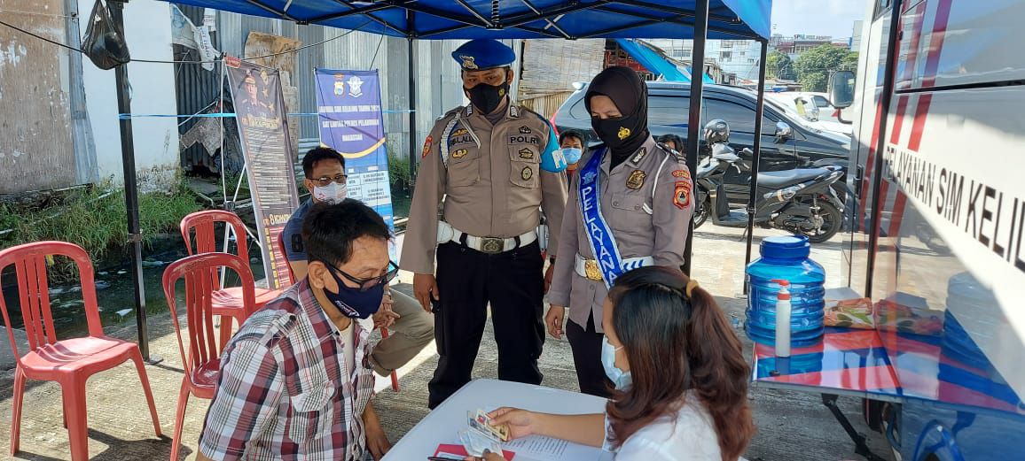 Awasi Pelayanan SIM, Propam Polres Pelabuhan Makassar Menuju Polri yang Presisi