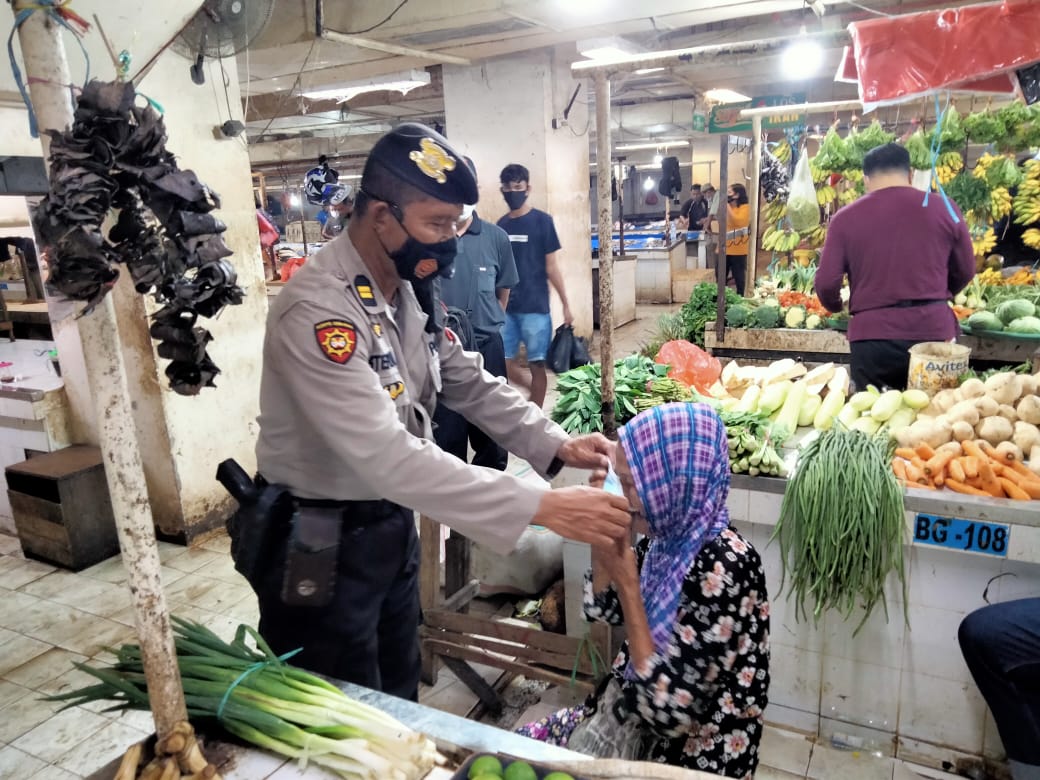 Masuk Lorong Pasar, Polres Pelabuhan Makassar Antisipasi Penyebaran Covid -19