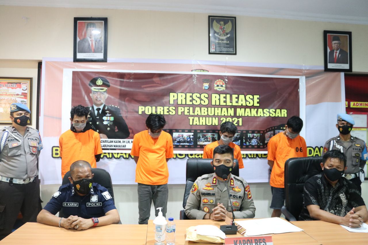 Sita Sabu 208 Gram, Polres Pelabuhan Makassar Amankan Empat Tersangka di Rumah Kos