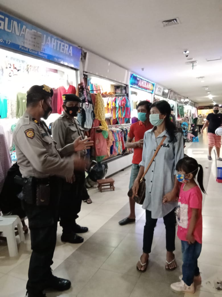 Sampaikan Protokol Kesehatan, Polres Pelabuhan Makassar selalu hadir ditengah – tengah Masyarakat