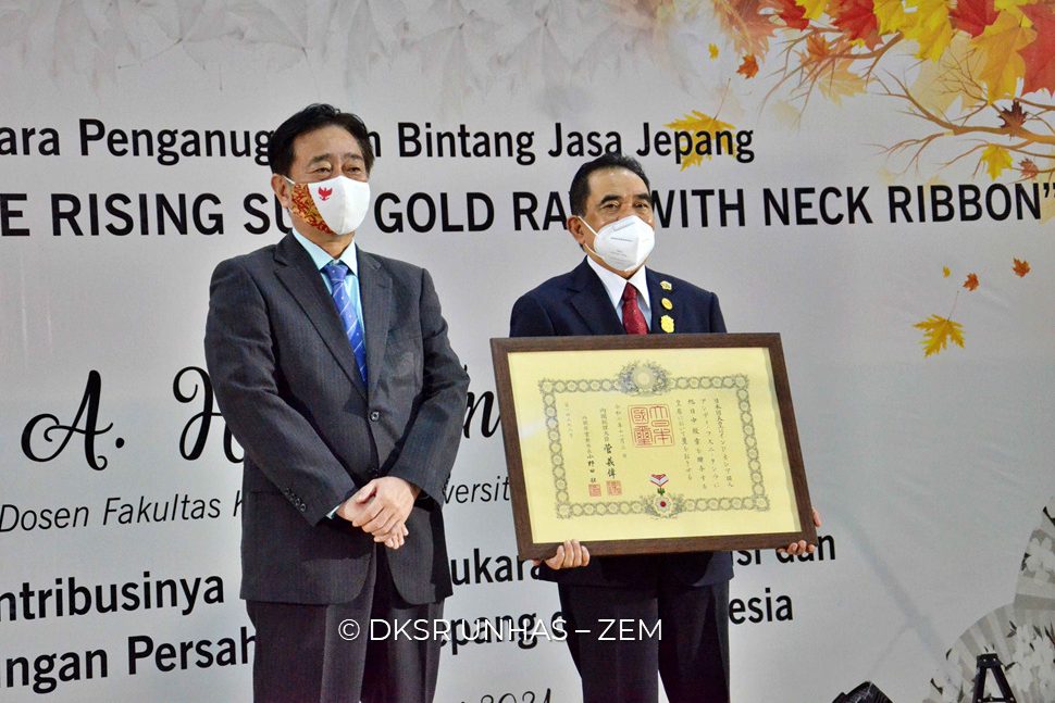 TP Hadiri Penganugerahan Prof Husni