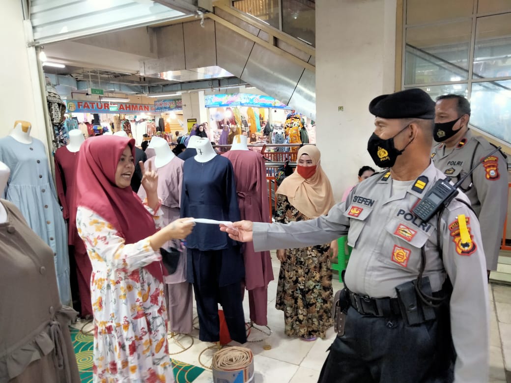 Personel ajak Warga Mari Bersatu Lawan Covid -19 dengan Patuhi Prokes dan Vaksinasi.