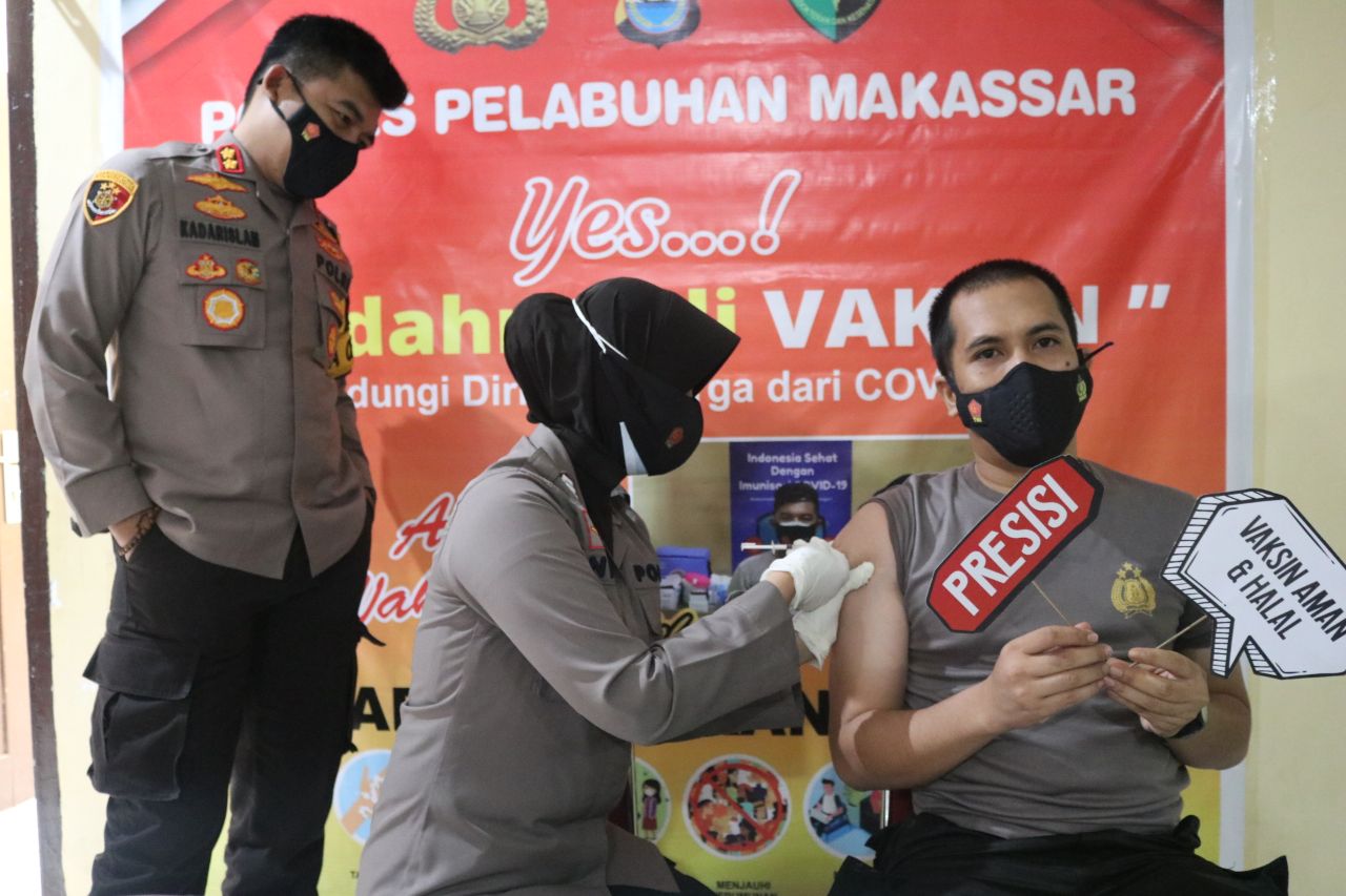 Polres Pelabuhan Makassar Lakukan Vaksinasi Covid-19 Tahap Dua