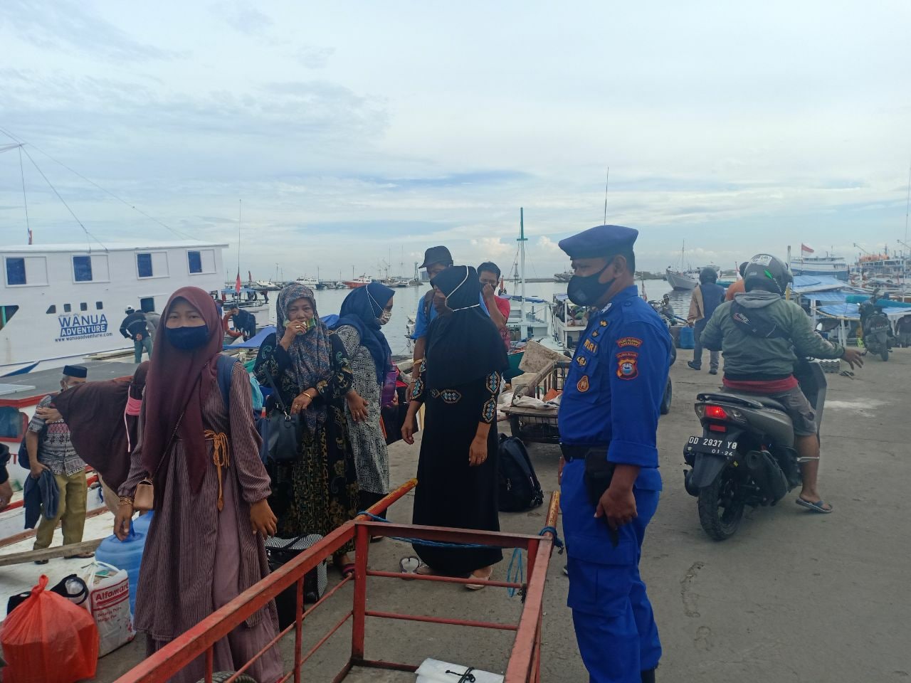 Awasi Prokes, Polres Pelabuhan Makassar terus tingkatkan Patroli dan memberikan Imbauan