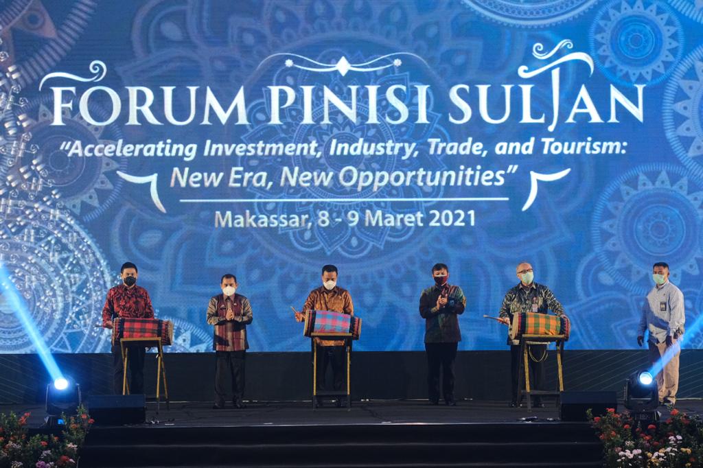 Bupati Muchtar Terima Penghargaan