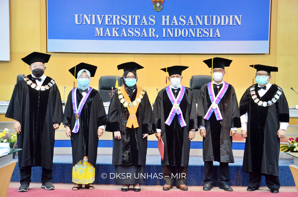 Prof Hilal dan Prof Zainuddin Dikukuhkan Jadi Guru Besar FIKP Unhas