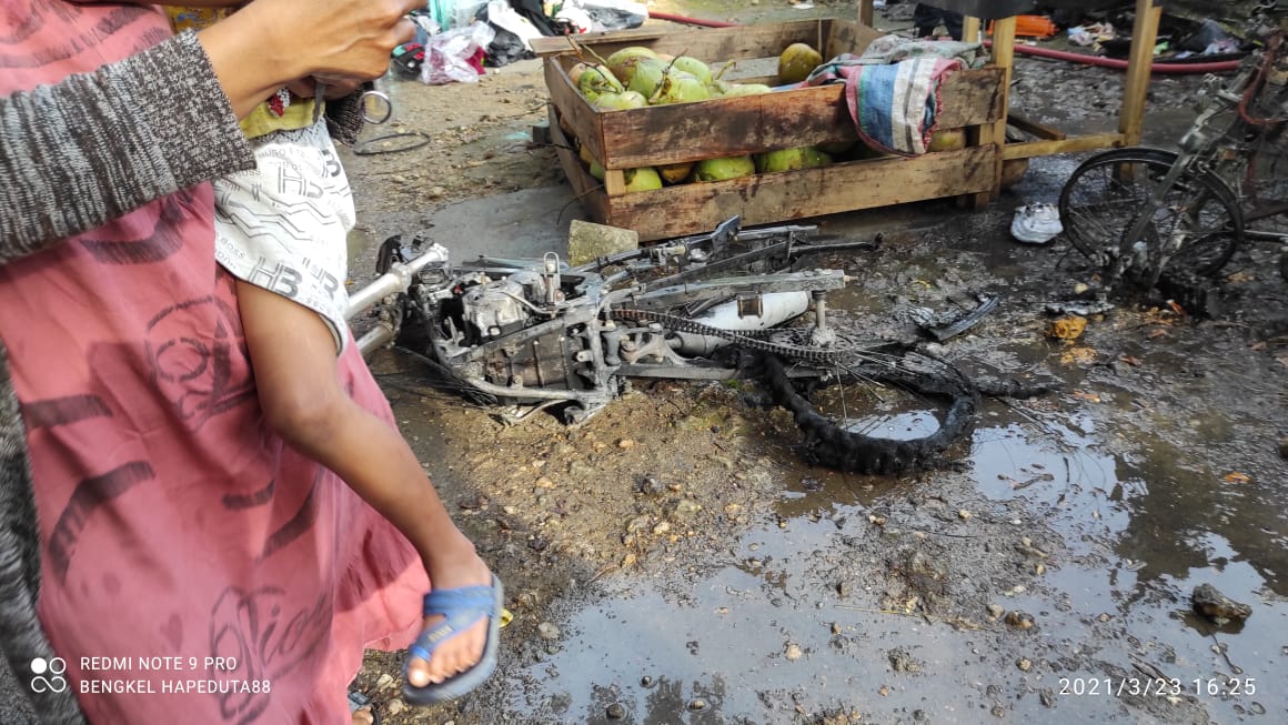 Empat Kios, Enam Kamar Kos, dan Delapan Motor Terbakar