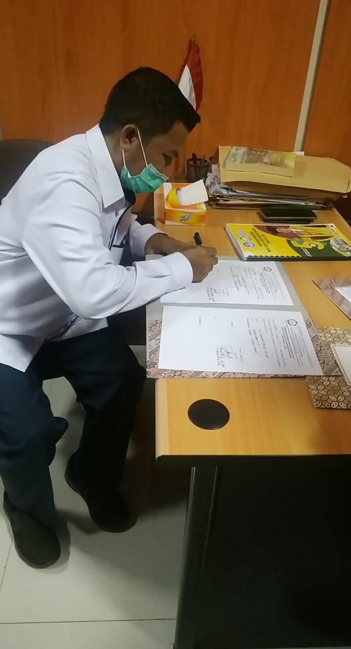 Berjalan Kaki, Suratman Sudjud Jadi Calon Rektor Unkhair yang Kedua Mendaftar
