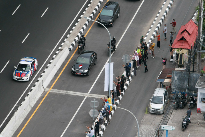 Jokowi Hanya  Melintas di Tol Layang