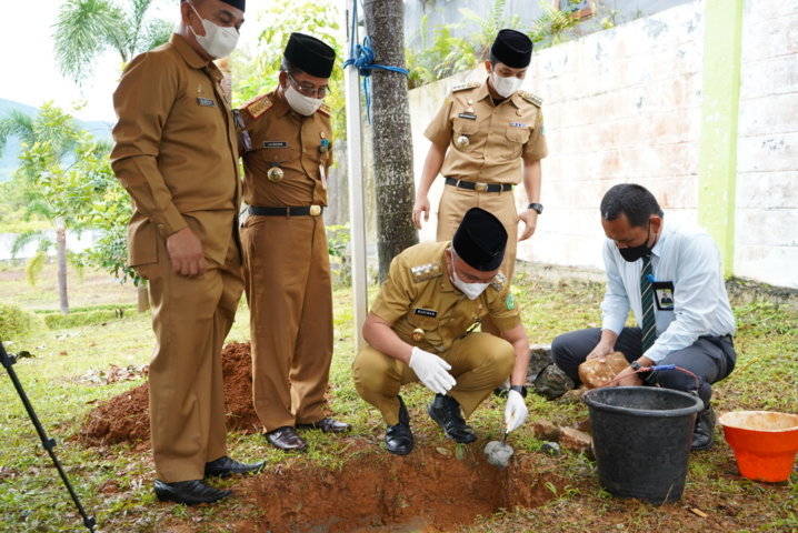 Wabup Budiman Letakkan Batu Pertama Masjid