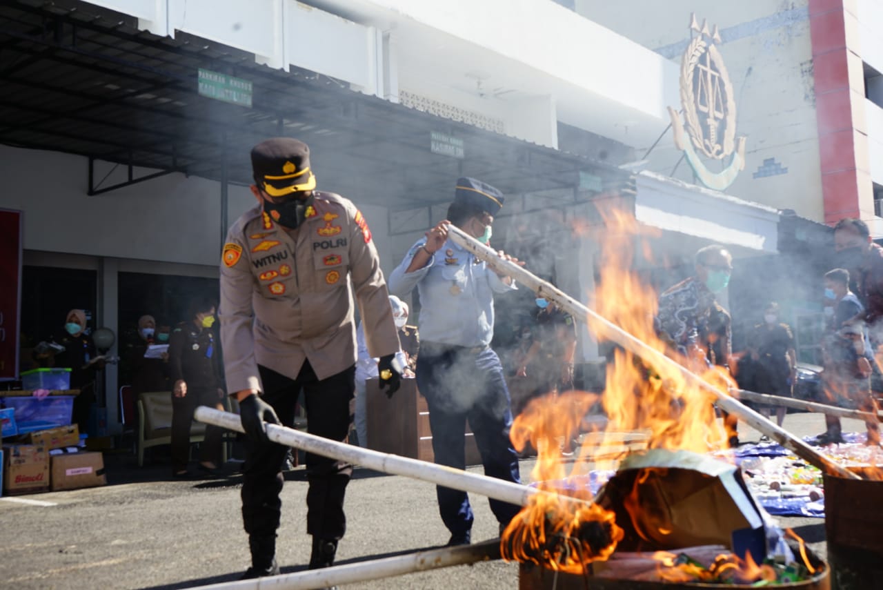 Kapolrestabes Bakar Sabu Tujuh Kilogram