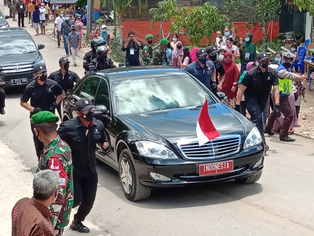 Warga Antusias Berpanasan di Jalan