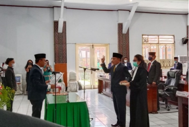 Harun Rante Ganti Yohanis Sampebulu di DPRD Torut
