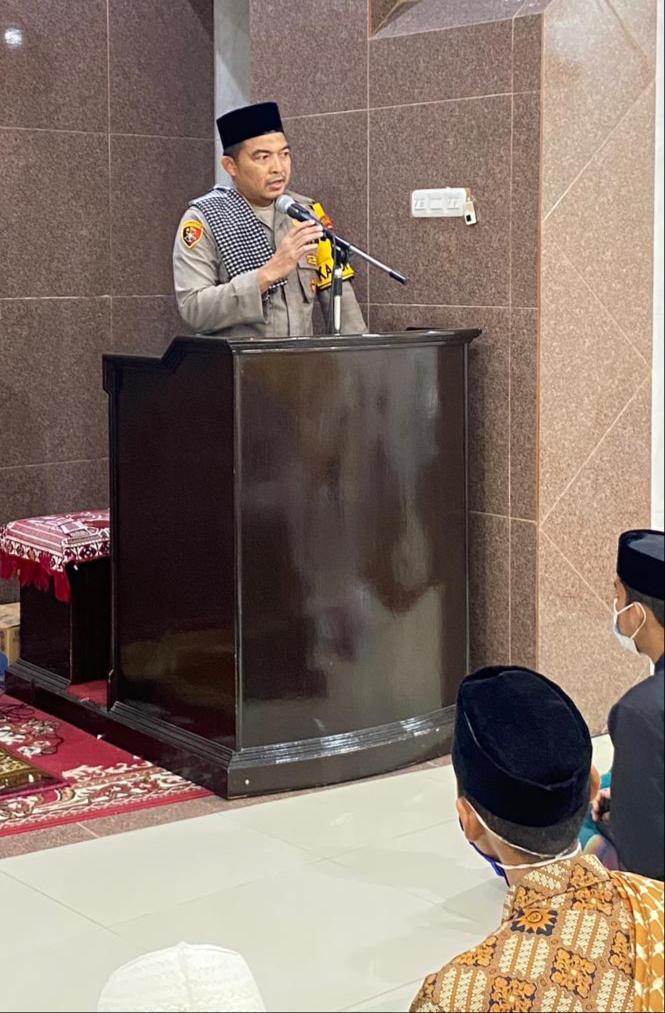 Safari Ramadhan, Kapolres Pelabuhan Makassar berikan Ceramah di Masjid Al Fajrin Melayu