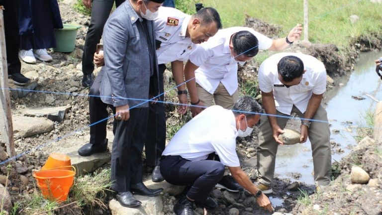 Iksan Letakkan Batu Pertama Pembangunan Masjid An Najam