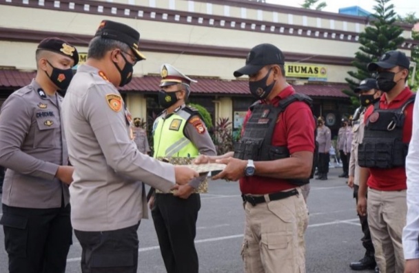 120 Personel Polrestabes Makassar Mendapat Reward