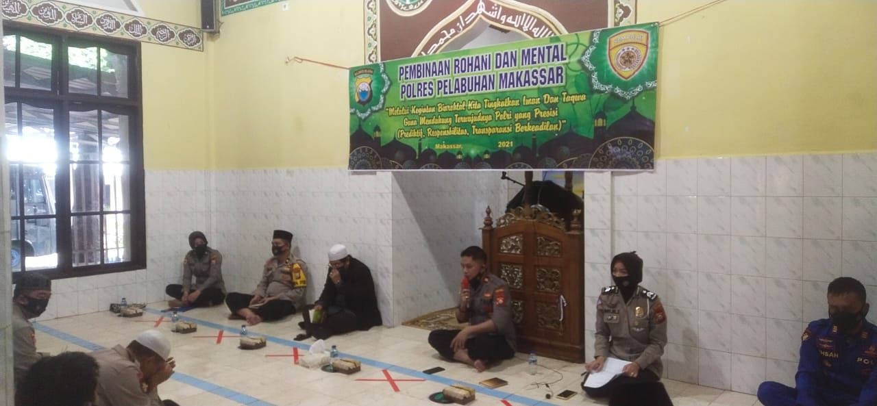 Polres Pelabuhan Makassar Rutin Gelar Binrohtal Untuk Pembinaan Karakter Personel