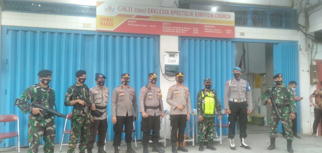 Wujudkan Kamtibmas, Polres Pelabuhan Makassar bersama TNI beri Pengamanan Gereja