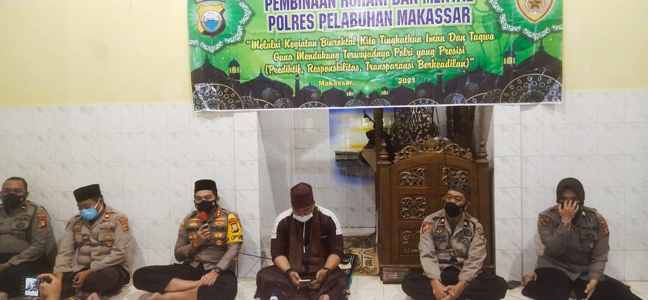Polres Pelabuhan Makassar Bentuk Mental Anggota dengan Tingkatkan Iman dan Ketaqwaan.
