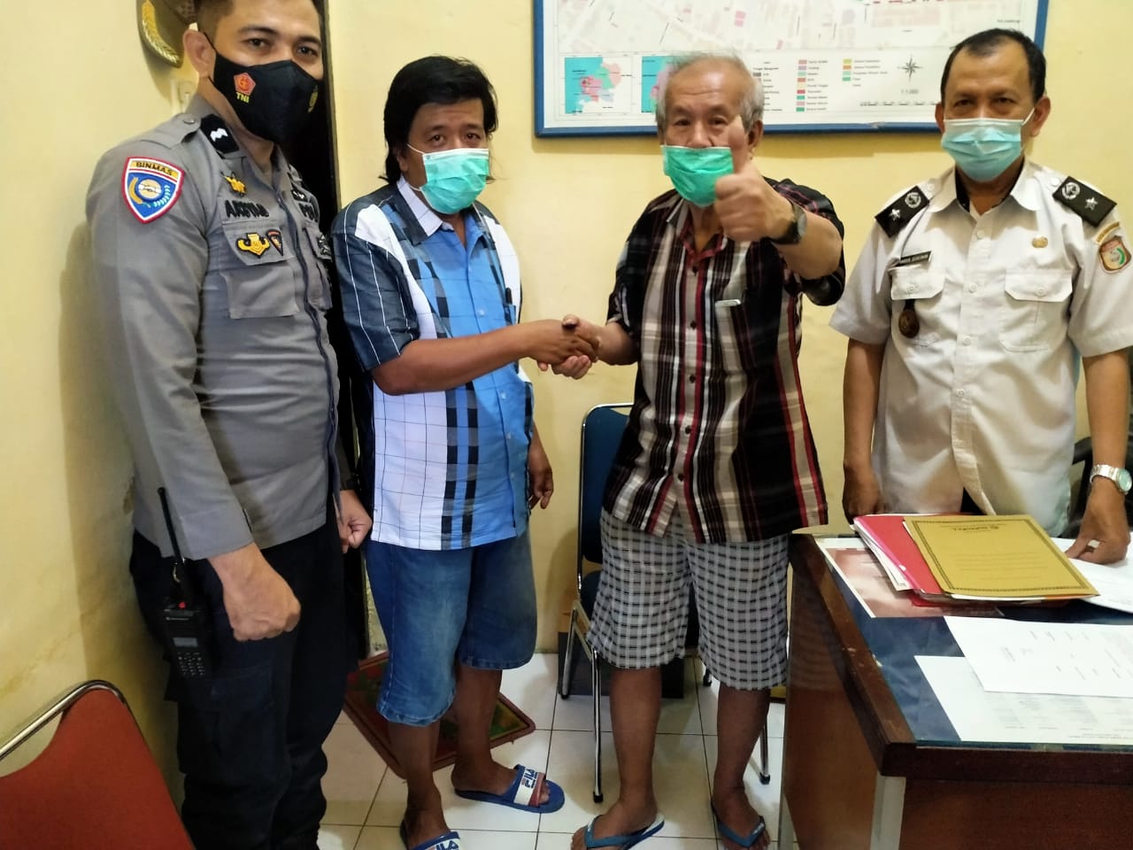 Mendamaikan Warga yang Bertikai, Bhabinkamtibmas Ende berikan Problem Solving