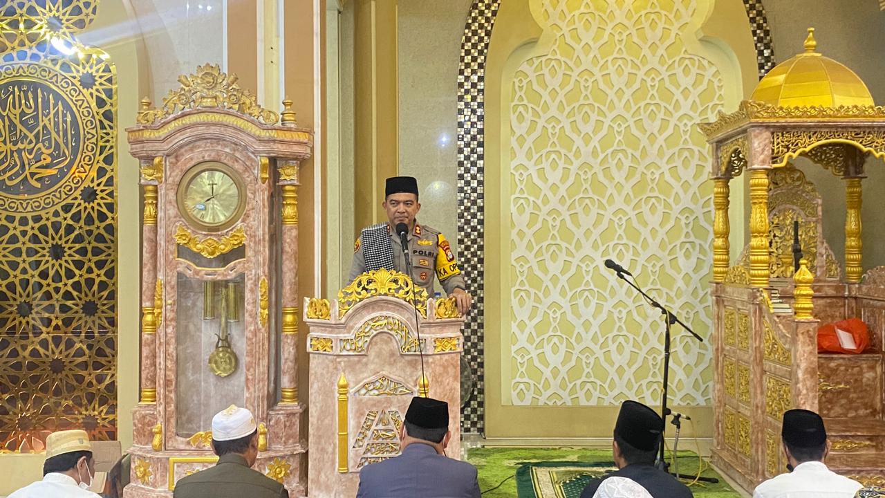 Safari Ramadhan, Kapolres AKBP Kadarislam tarwih keliling Ingatkan Prokes pada Warga