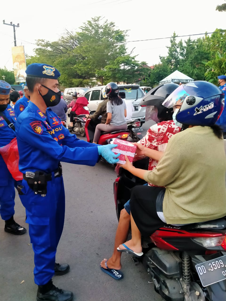 Satpolair Polres Pelabuhan Makassar Imbau Prokes dan Jangan Mudik serta Berbagi Takjil