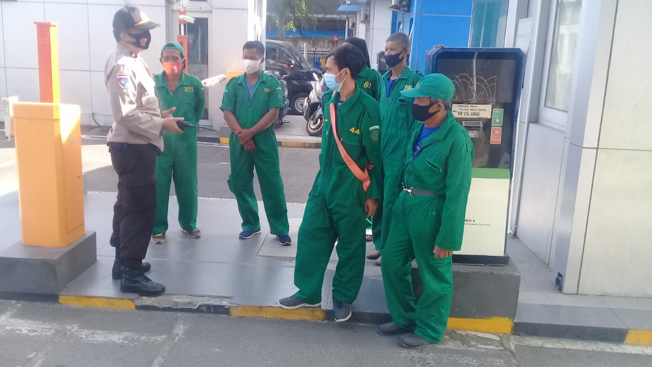 Polres Pelabuhan Makassar Gencar Ingatkan Prokes kepada Buruh