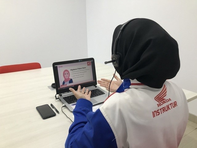 AHM Berbagi Tips Berkendara Aman dan Tetap Stylish