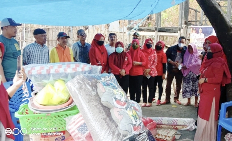 Lurah Empsel Bantu Korban Kebakaran