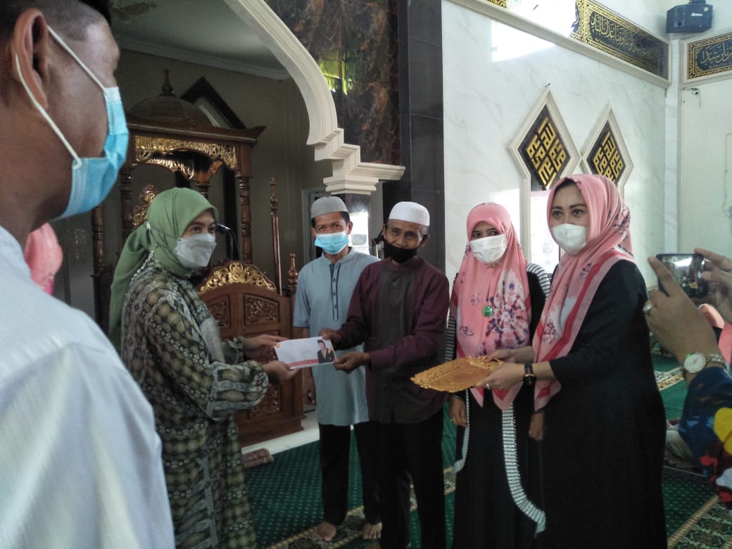 Penuh Kebersamaan di Buka Puasa Kaum Dhuafa, Anak Yatim dengan Jamaah Masjid Darussalam