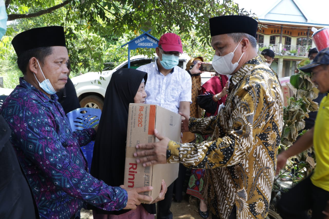 Budiman Berbagi Bantuan Korban Kebakaran