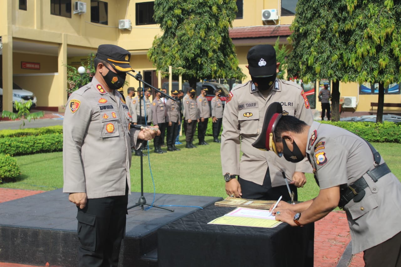 Delapan Perwira Polres Maros Bergeser