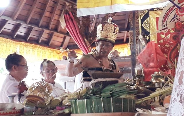 Wabup Ikuti Resepsi Penobatan Sulinggih