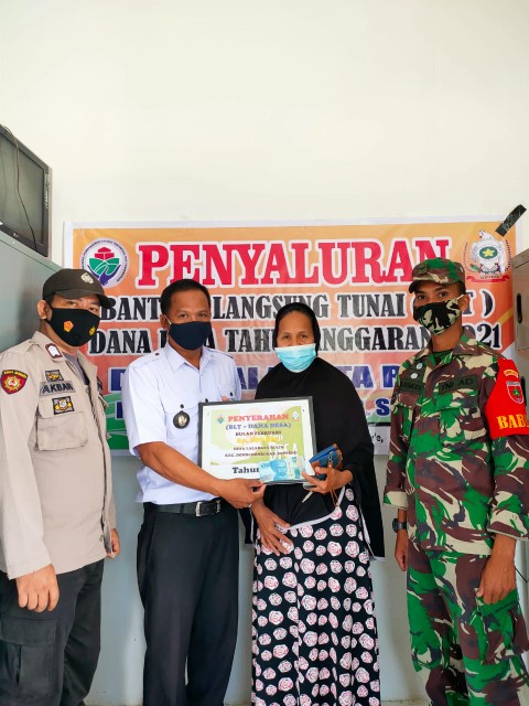 Pemdes Salurkan Bantuan BLT-DD