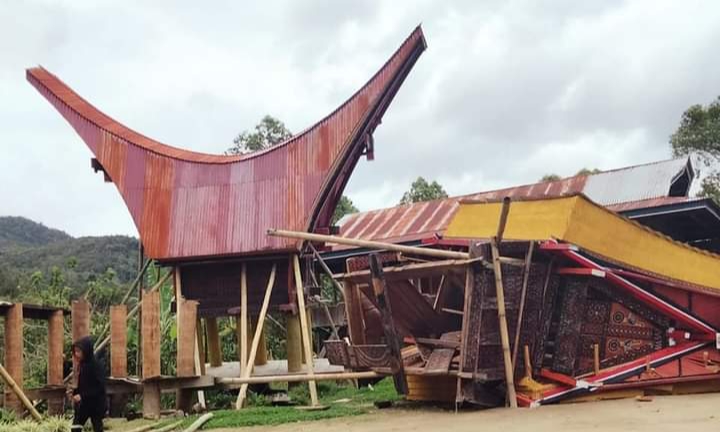 Lumbung-Rumah Warga Rusak Berat