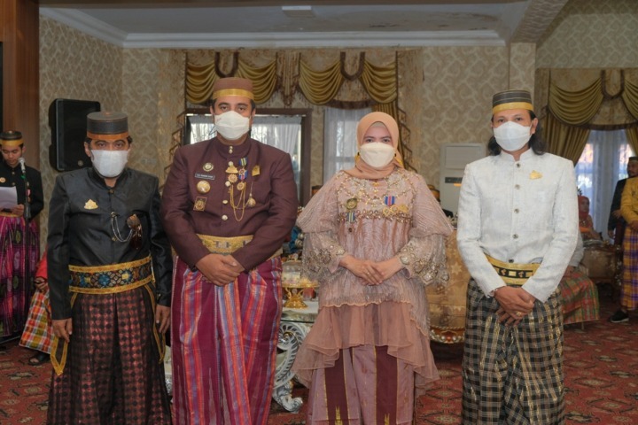 Bupati dan Wabup Maros Terima Pin Salokoa