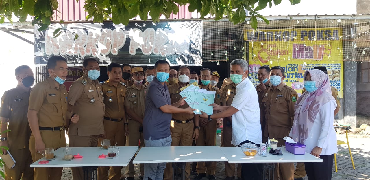 BPN Serahkan 10 Bidang Sertifikat PTSL