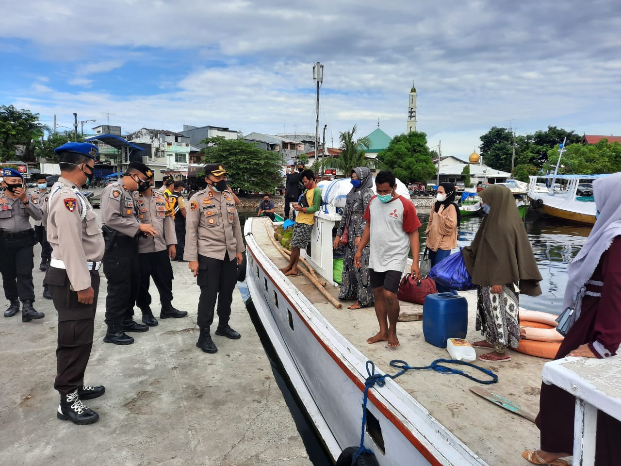 Lewat Patroli Sambang, Kapolres AKBP Kadarislam Ajak Warga Pulau Patuhi Prokes