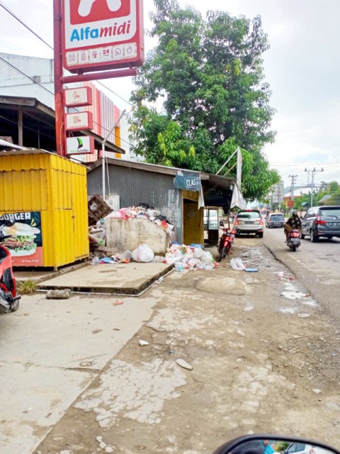 Camat Minta Tempat Sampah di Alfamidi Dibongkar