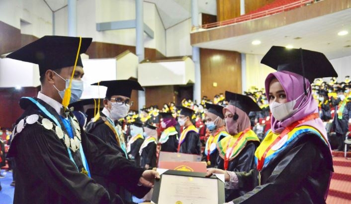 Unhas Hasilkan 446 Wisudawan