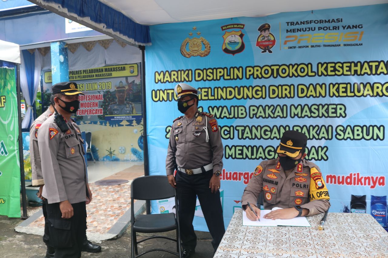 Kapolres Pelabuhan Makassar AKBP Muhammad Kadarislam Kasim Cek Pospam Ketupat 2021