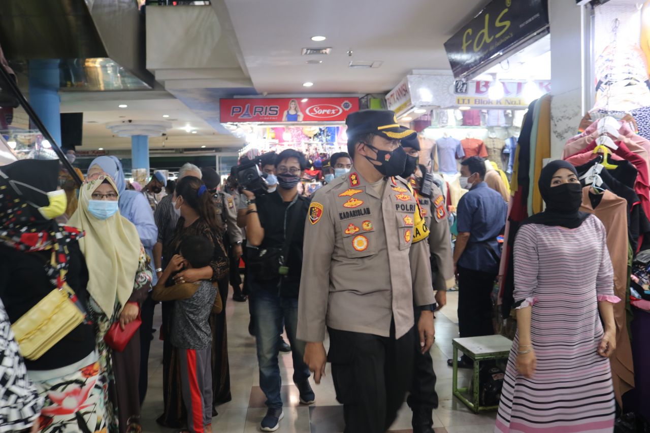 Blusukan di Pasar Butung, Kapolres AKBP Kadarislam Imbau Terapkan Protokol Kesehatan dan Jangan Mudik