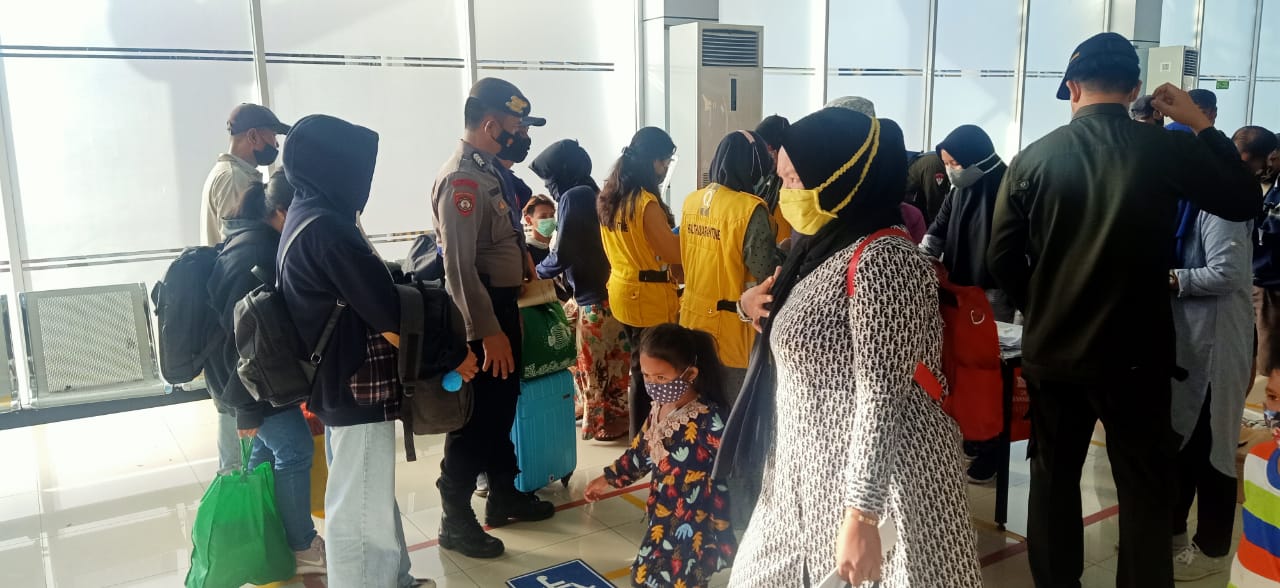 Tingkatkan Pengawasan Protokol Kesehatan, Polsek Soeta rutin berikan Pengamanan diterminal Penumpang