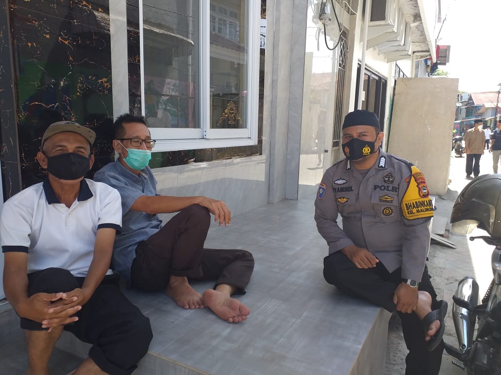 Dekatkan diri Kepada Masyarakat, Bhabinkamtibmas Malimongan Tua rutin Sambangi Warganya