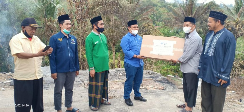 Ketua Nasdem Serahkan Bantuan Ponpes