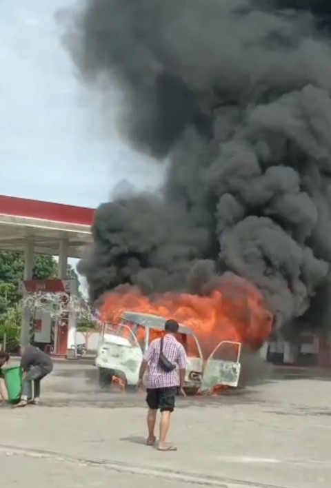 Mobil Terbakar di SPBU  Usai Isi Bensin ke Jerigen