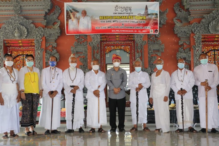 Bupati Hadiri Resepsi di Pura Giri